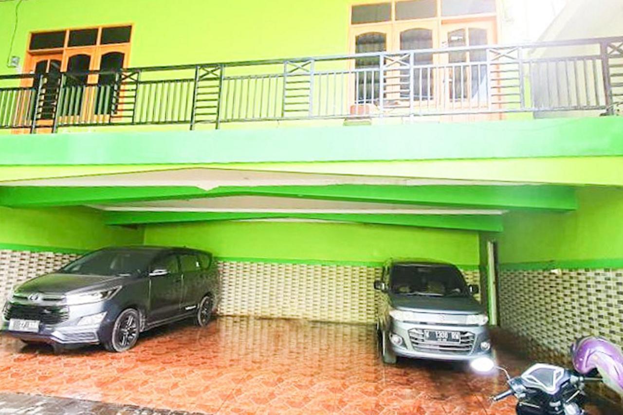 Green Kanca Syariah Guest House Mitra Reddoorz Pasuruan Exterior photo